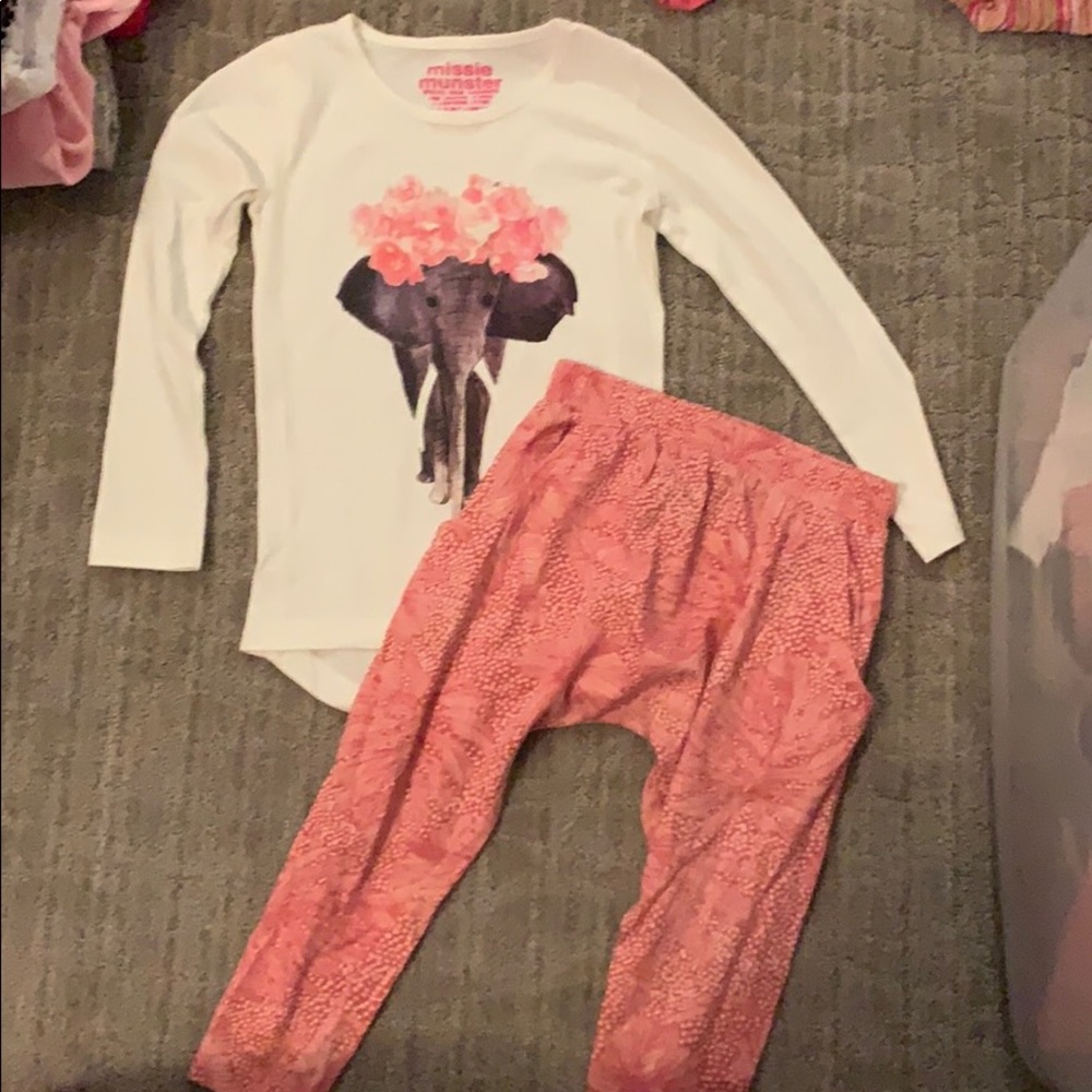 Cute EUC Size 4 outfit. ❤️❤️❤️